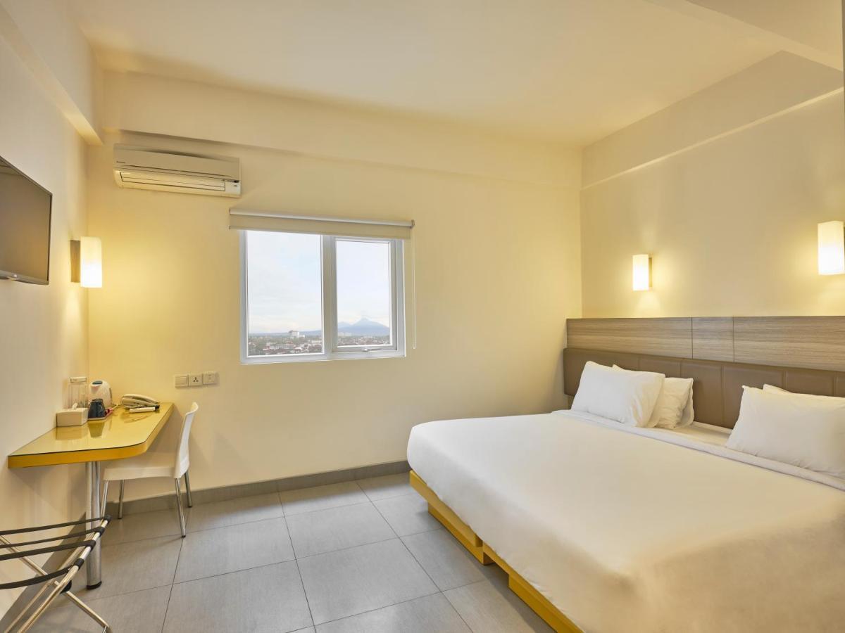 Carani Hotel Джокякарта Екстериор снимка